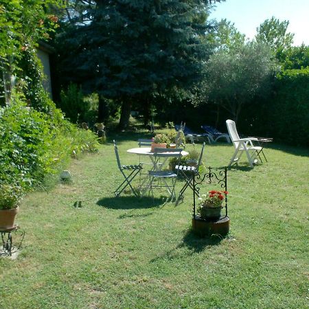 Apartamento L'Oustalet La Tour-dʼAigues Exterior foto