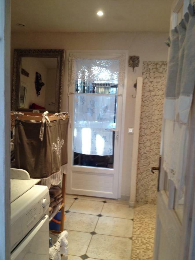 Apartamento L'Oustalet La Tour-dʼAigues Exterior foto