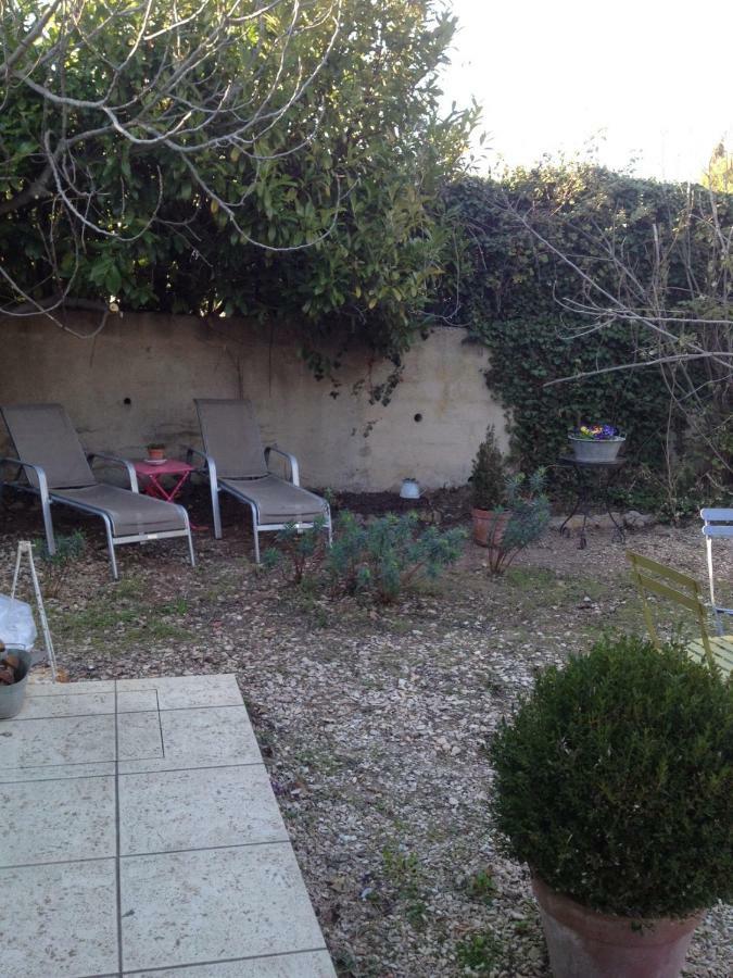 Apartamento L'Oustalet La Tour-dʼAigues Exterior foto
